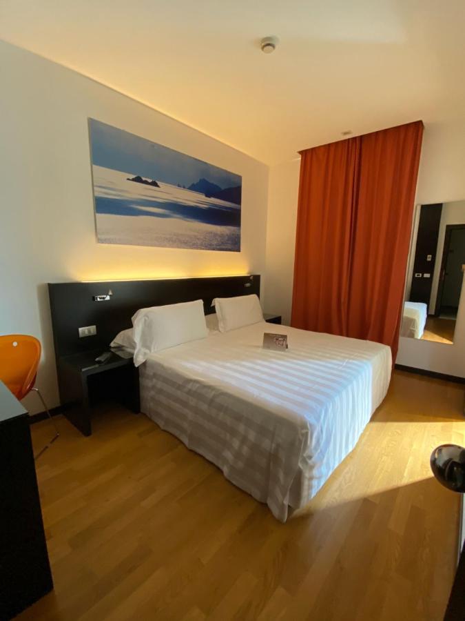 Card International Hotel ริมินี ภายนอก รูปภาพ