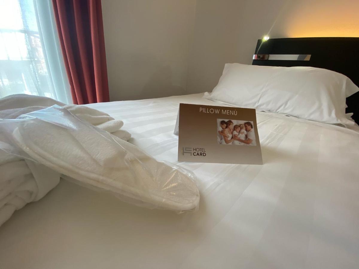 Card International Hotel ริมินี ภายนอก รูปภาพ